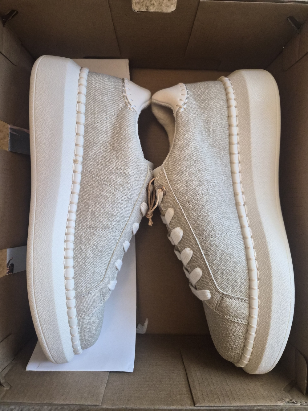 Roxy Stellar 108 Women's Cream Casual Lace-Up Sneakers - Picture 2 of 5